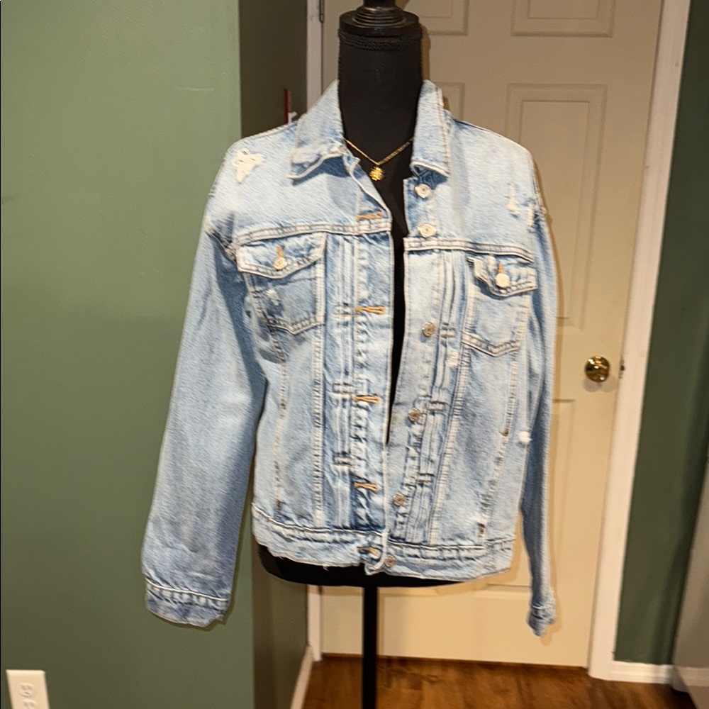 Old Navy distressed Classic Light Blue Denim Jacket size L